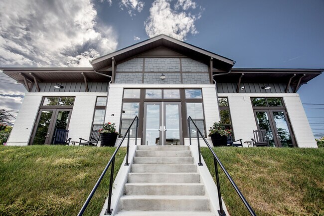 Leasing Office - Bexley Donelson