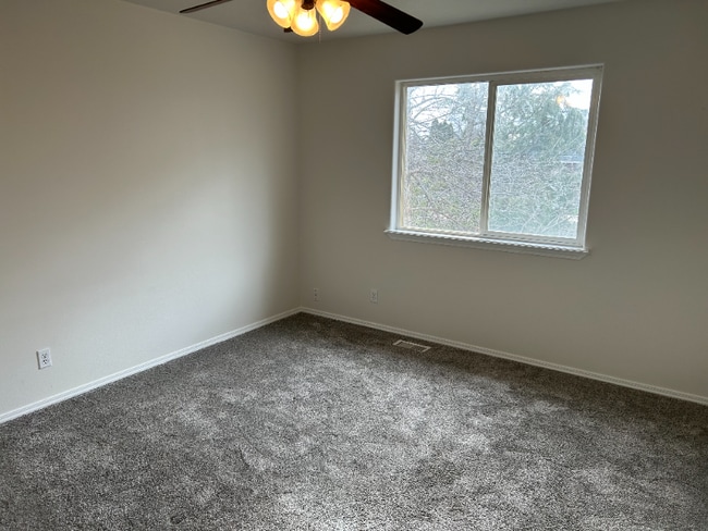 Photo - 1427 W Roberts Pl