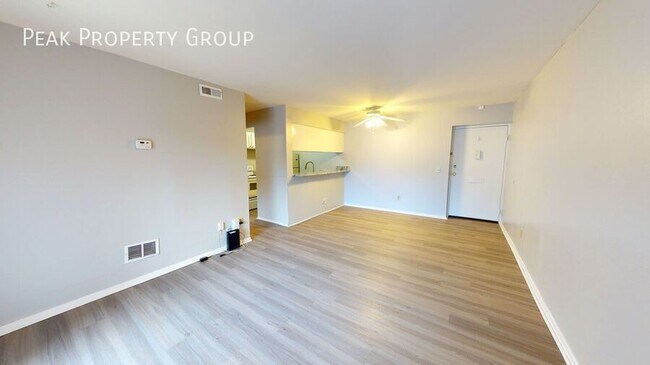 Photo - 2971 Deckebach Ave Unidad Deckhaus 1Bd