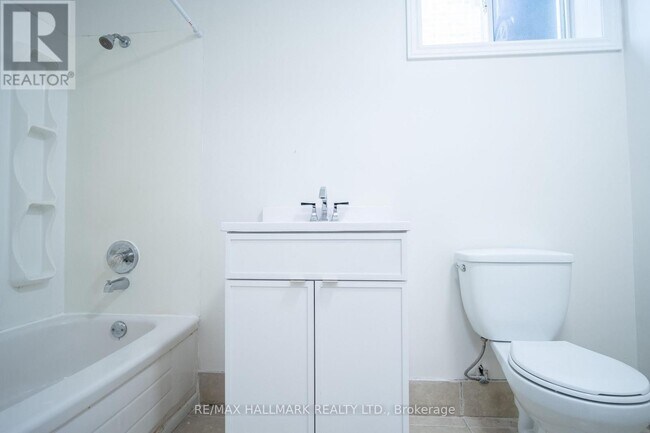 Photo - 118 Fairholme Ave