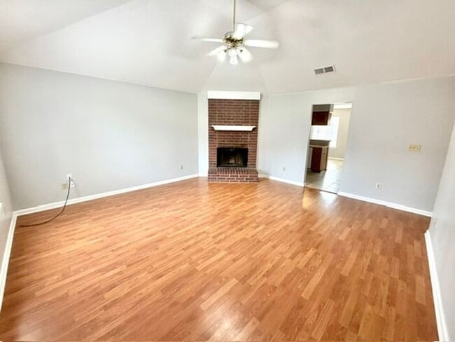 Now Leasing A 5 Bedroom 2 Bath Home In Memphis. Availalbe Now