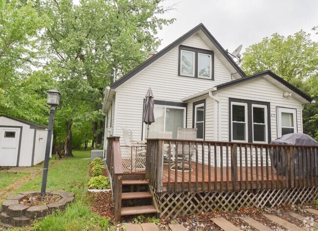 Building Photo - Tucked away, conveniently located, home fo...