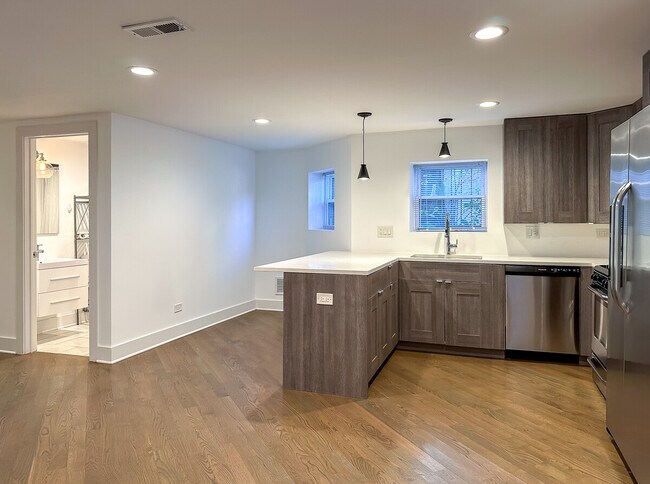 Photo - 2710 N California