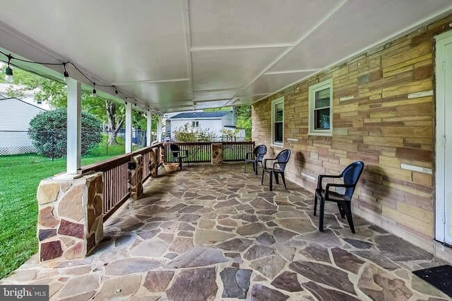 Photo - 6641 Barrett Rd