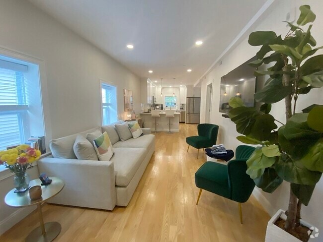 Building Photo - 209 Havre St Unit 2 Rental