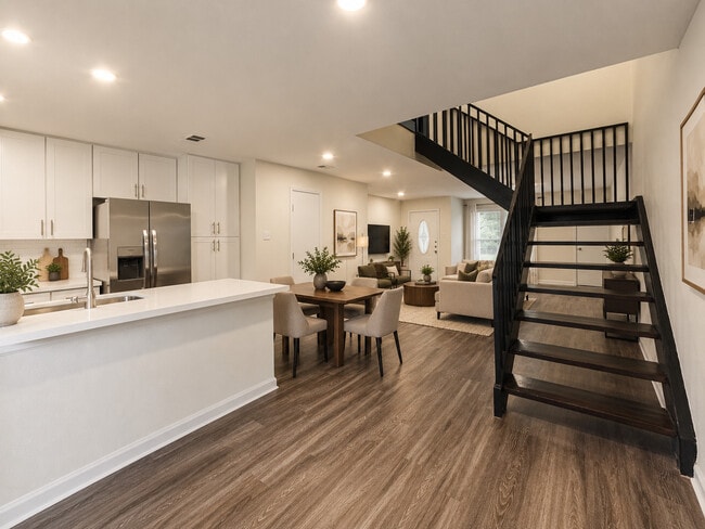 Building Photo - Roundhill Townhomes