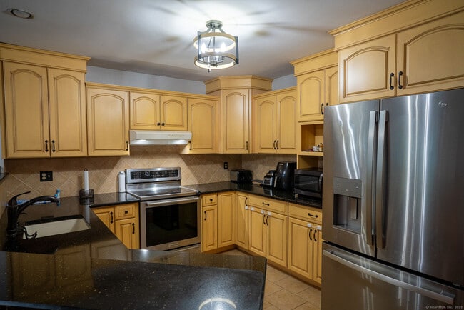 Building Photo - 2A Jeanette St Unit 28 Rental