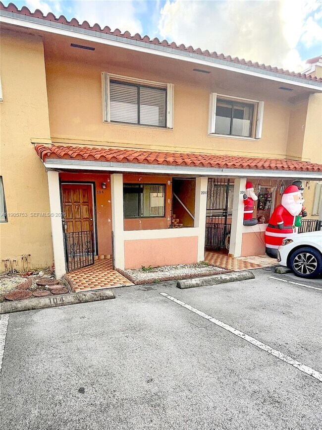 2740 W 63rd St Unidad 104