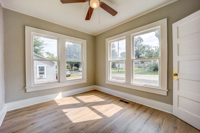 Photo - Freshly Updated 3 Bedroom House