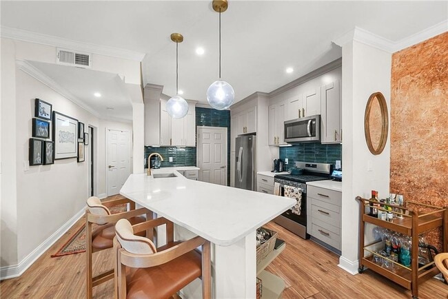 Photo - 815 McGill Park Ave NE