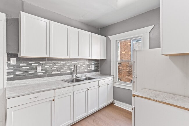 Photo - 2045 Clements St