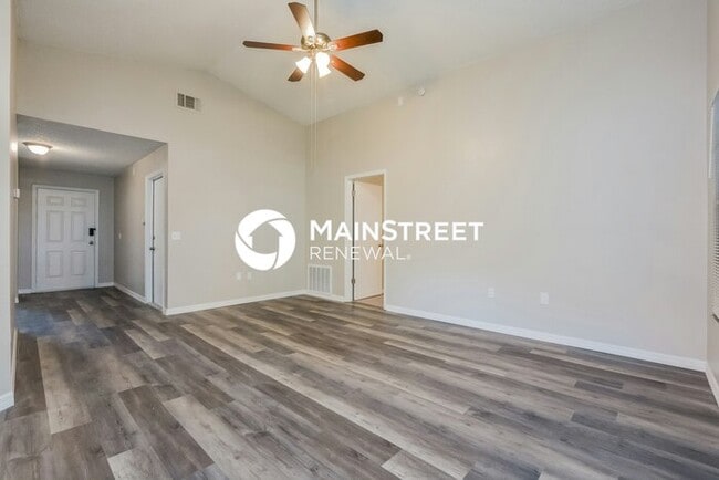 Photo - 3 Bedroom Pet-Friendly Home in KISSIMMEE, FL with Main Street Renewal