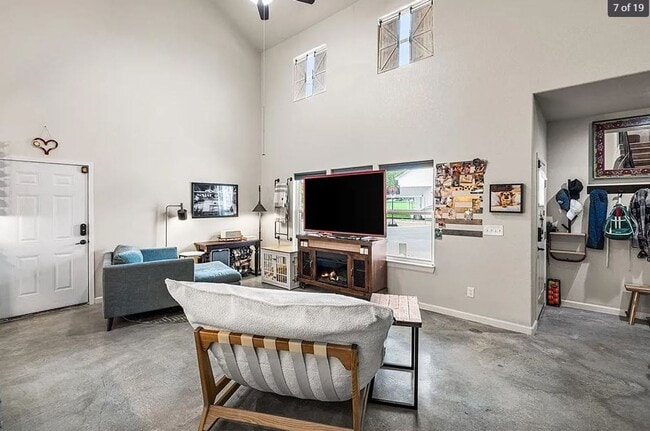 Photo - FOR LEASE!!