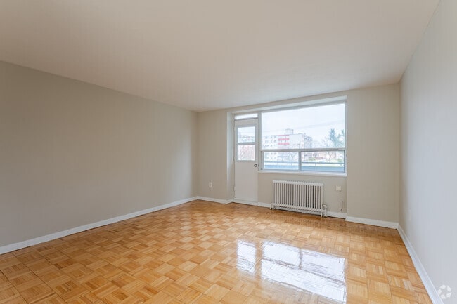 2BR, 1BA - 849SF - Living & Dining Room