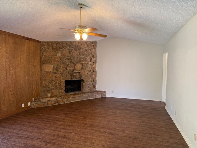 Photo - Three bedroom Duplex, Fenced Yard, Quiet N...