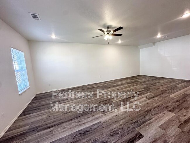 Photo - 986 S Benchmark Ln