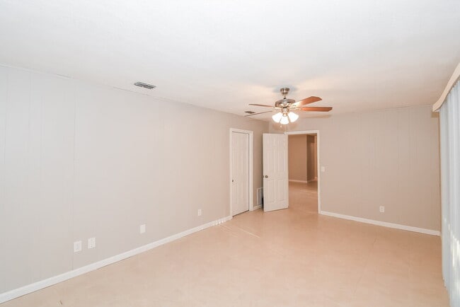 Photo - 2532 White Horse Rd W