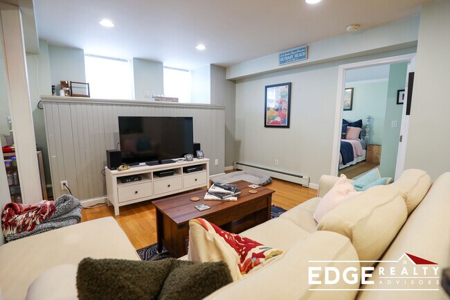 Photo - 17 Strathmore Rd Unit B