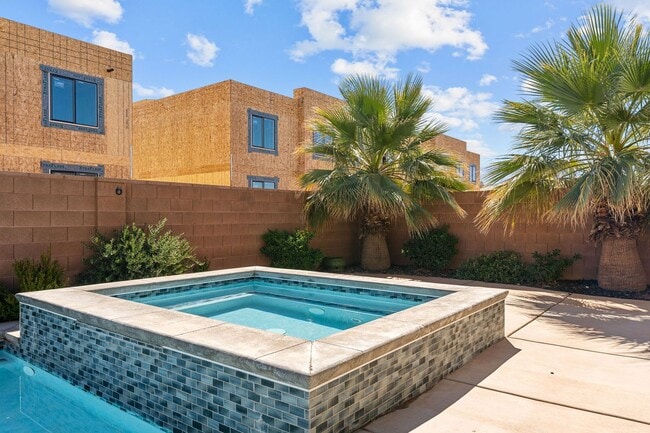 Photo - Gorgeous 5 bed 4 bath rental home with pool