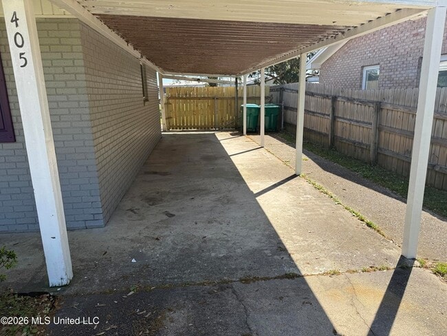 Photo - 405 McGuire Cir