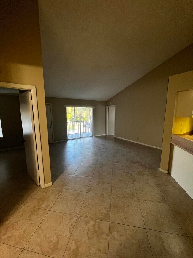 4215 S 57th Ave Unit E