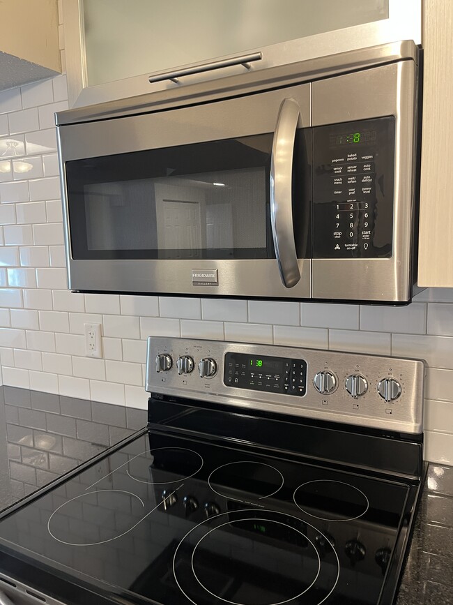 Photo - 8608 Connors Rd NW