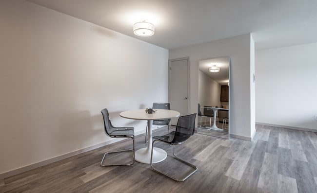 Photo - 2867 S Kinnickinnic