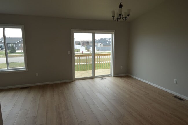 Photo - 4 bed 2 bath Townhome for rent!