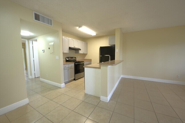 Photo - 1617 Meadows Cir