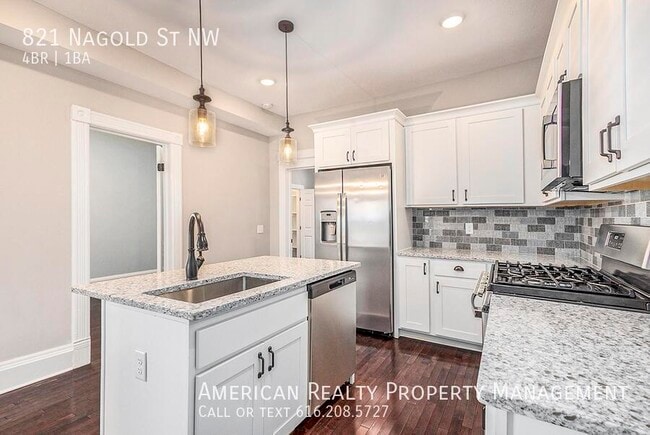 Photo - 821 Nagold St NW