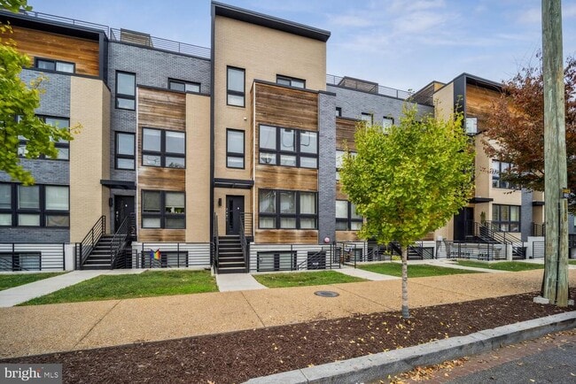 Building Photo - 2724 12th St NE Rental