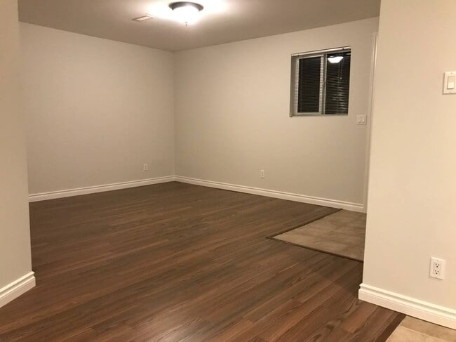 Photo - 19165 68A Av Unit Basement