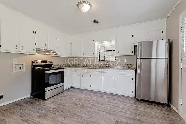 Photo - 700 Kester St