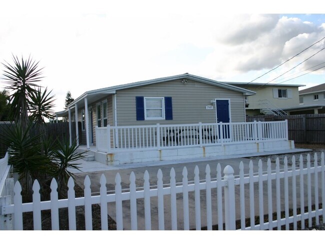 Building Photo - BEACHSIDE 2/1 - WILL GO FAST! Rental