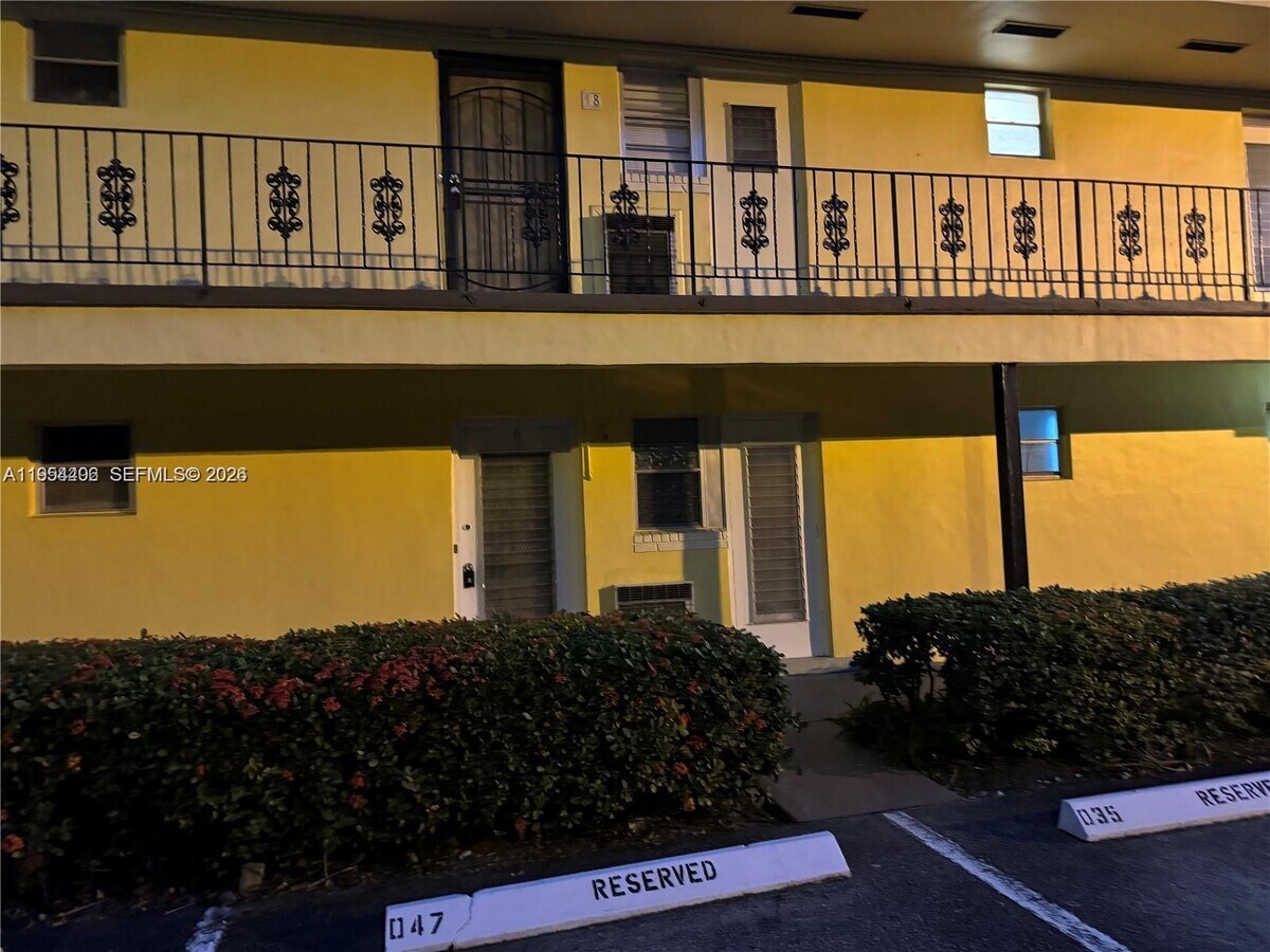 Photo - 2800 NE 203rd St Unidad 6