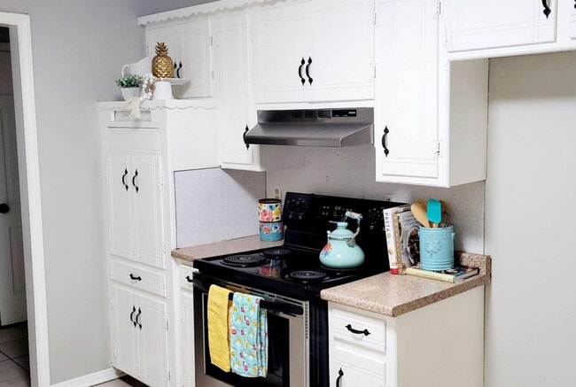 Photo - 3 bed room home for rent in Moore!  2 baths, 2 car garage with fenced yard near Santa Fe and SW 4...