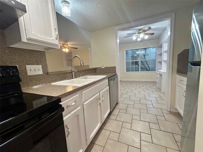 Photo - 2456 Country Club Dr