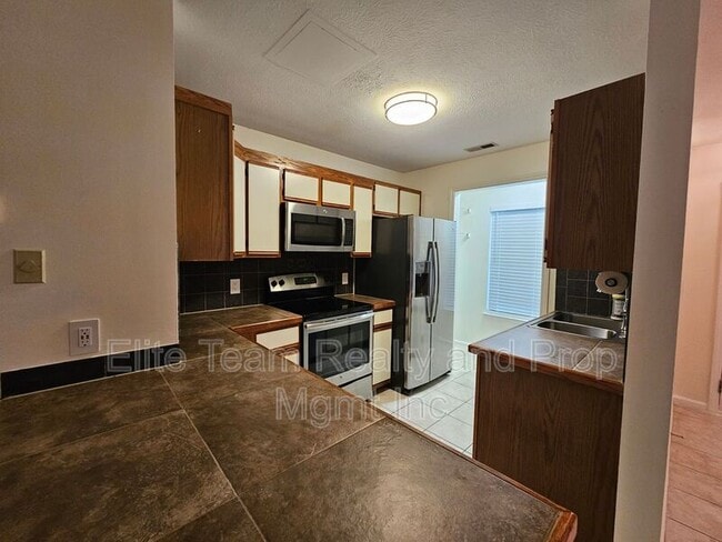 Photo - 802 Selwyn Oaks Ct