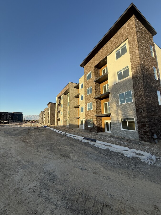 River Meadows Apartments - River Meadows Apartments