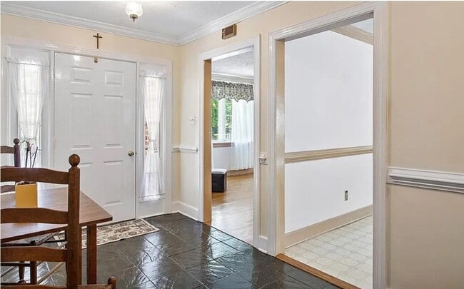Photo - 814 Duck Pond Rd