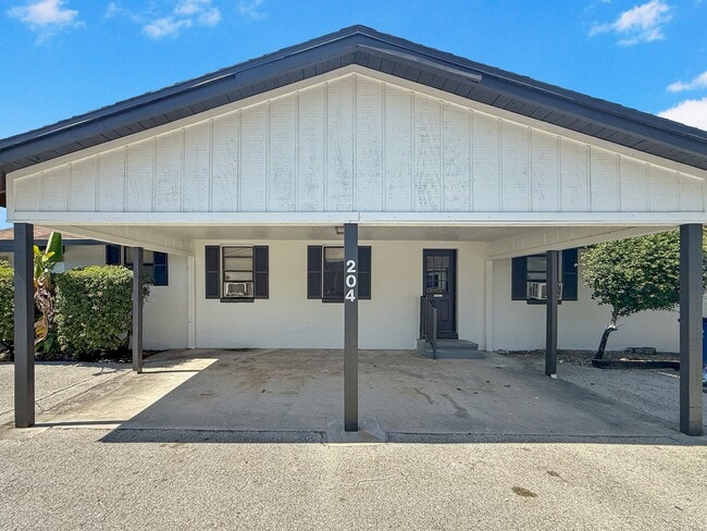Building Photo - 204 2nd St Unit 2