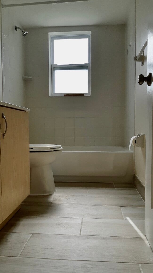 Baño - Palm City Apartments LLC