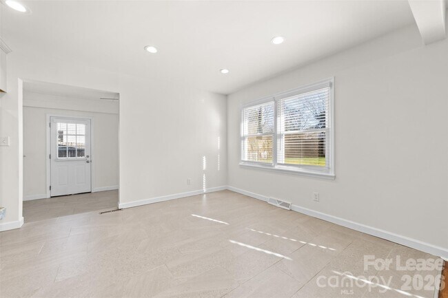 Photo - 4005 Abbeydale Dr