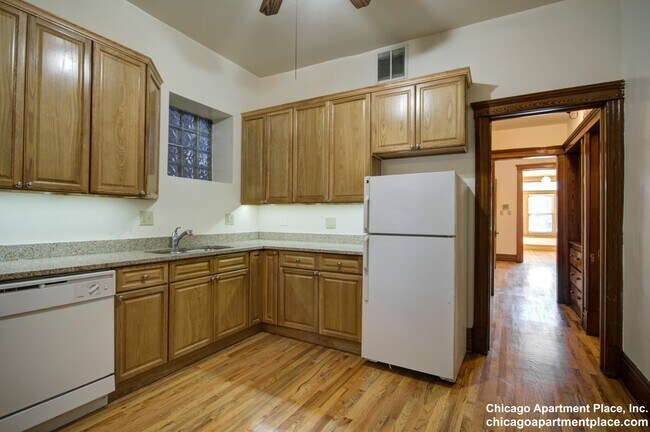 Photo - 638 W Drummond Pl Unit 1F