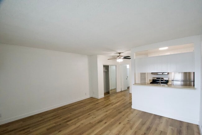 Photo - 10847 Kling St Unidad 03