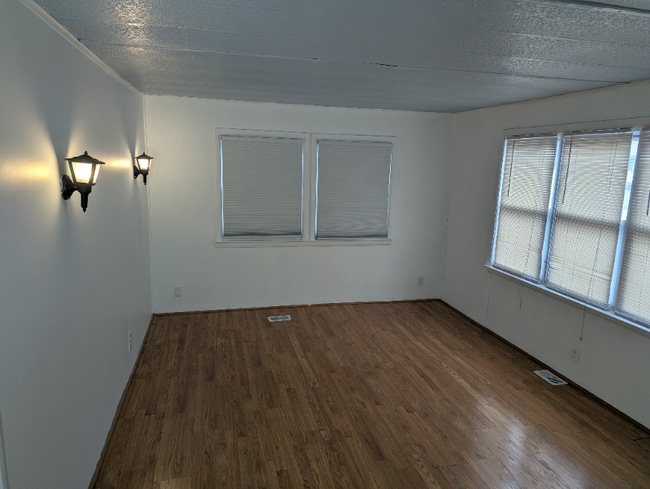 Photo - 10553 Waller Rd