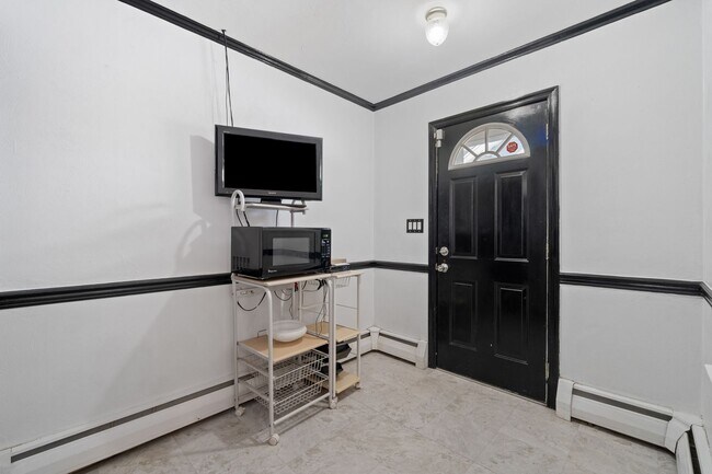 Photo - 3 Bed 1 Bath Home for Rent in Norfolk