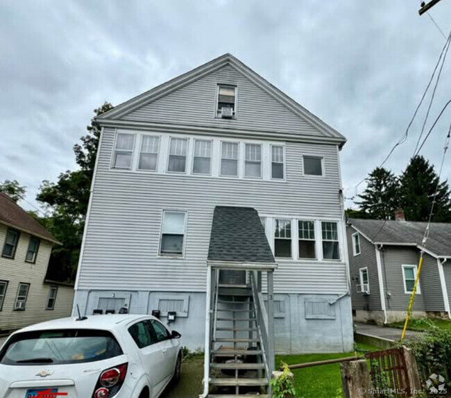 Building Photo - 3 Hill St Unit 1 Rental