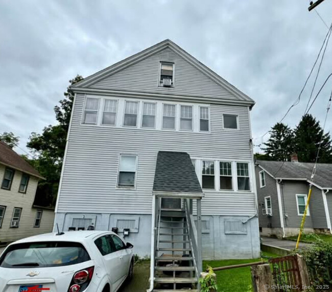 Building Photo - 3 Hill St Unit 1 Rental