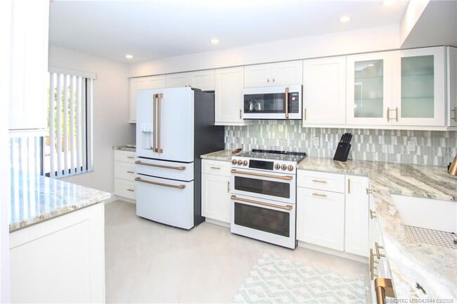 Photo - 4440 NE Sandpebble Trce Unit 201